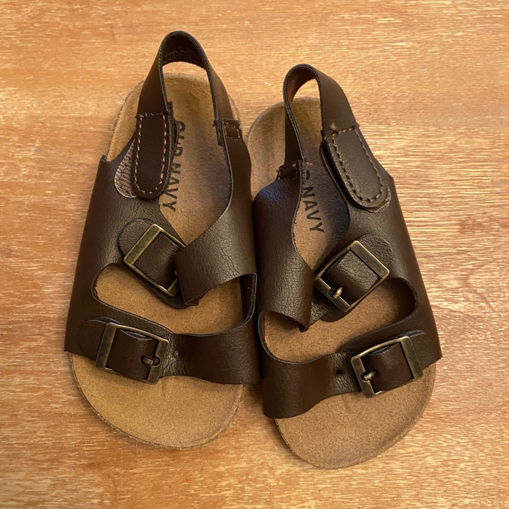 Old navy sandals size 12-18 months